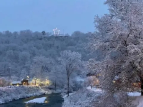 A 20s Cottage in Honesdale Hotels in Honesdale