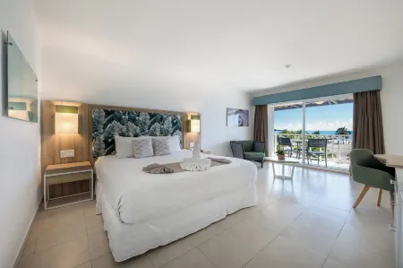 Playa Blanca Beach Resort - All Inclusive Отели рядом с достопримечательностью «Playa Blanca»