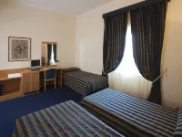 拉豐特戴拉斯託雷酒店 伊塞爾尼亞省酒店