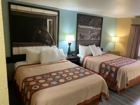 Super 8 by Wyndham Richmond Hotel di 