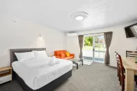 Ashleigh Court Motel - parking