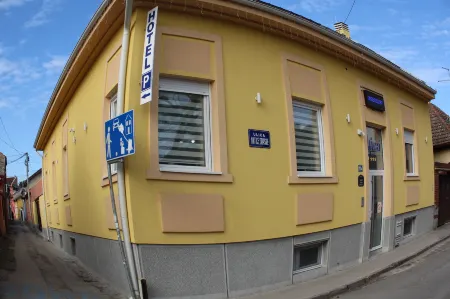 Garni Hotel 11Tica DM Отели в г. Ченеј