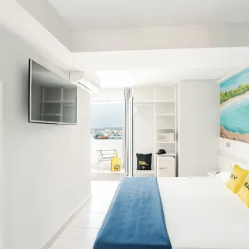 Ryans la Marina Hotels near Puerto de Ibiza