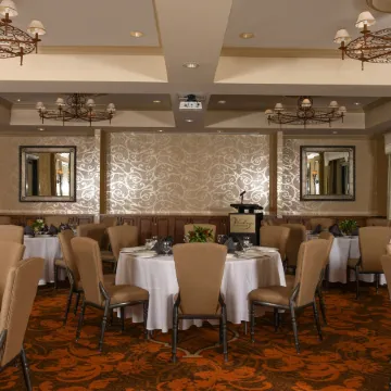 Woolley's Classic Suites Denver Airport