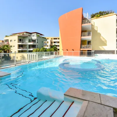 Résidence Pierre & Vacances Premium Port Prestige Hoteles cerca de Port Vauban
