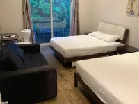 دراجون جايت إن Hotels near وسط تورونتو
