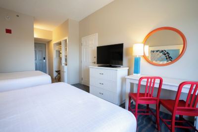 Standard Room ( Multiple Beds ) Cedar Point Hotel Breakers Photo