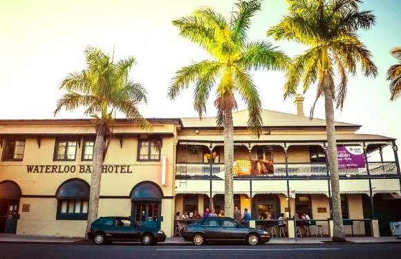 滑鐵盧灣大酒店