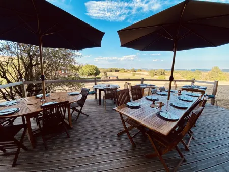 Les Caselles, Gîte et Chambre d'hôtes Отели в г. Сен-Виктор-Э-Мельвьё