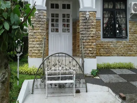 Villa Kota Bunga Dahlia