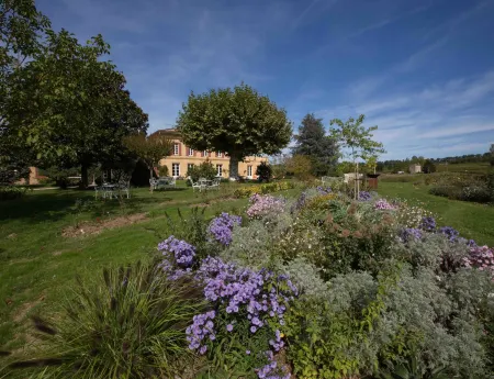 Chateau du Palanquey & Spa Отели в г. Монкаре