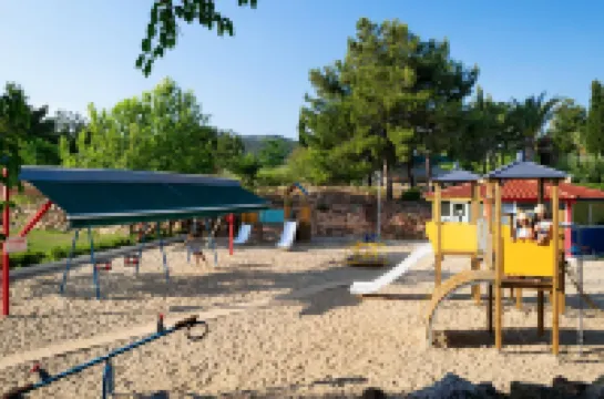 Alexandra Elegance Bridging Generations