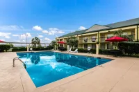 Quality Inn & Suites Near Lake Eufaula - Family