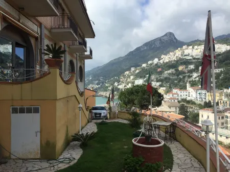 Hotel Vietri Coast Отели в г. Четара