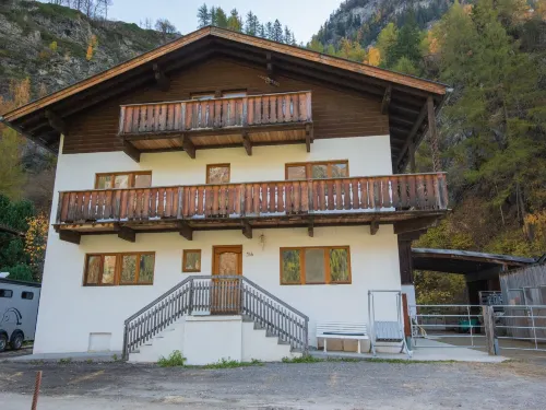 Chalet in Ötztal Near Ski Areas - parkir