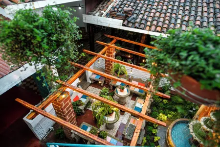 Hostal Victoria Отели рядом с достопримечательностью «Парк Сентраль Де Гранада»