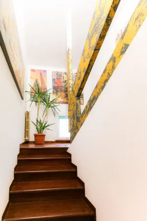 Flytosuite Aeroporto Attico Mansarda Отели рядом с достопримечательностью «Museo Lamborghini»