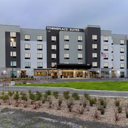 TownePlace Suites Pleasanton Отели в г. Плезантон