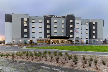 TownePlace Suites Pleasanton Отели рядом с достопримечательностью «Click Art Museum»