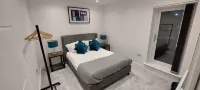 Modern 2 Bedroom Apartments - Camberley - WiFi