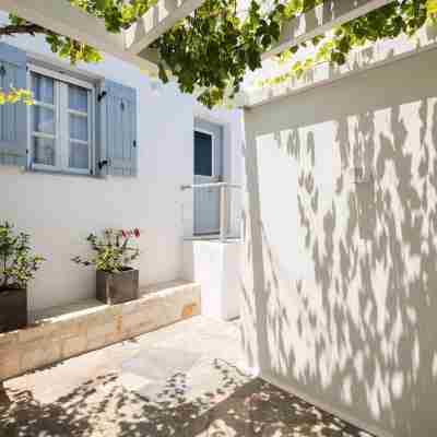 Michael Zeppos Studios Naousa Hotel Exterior