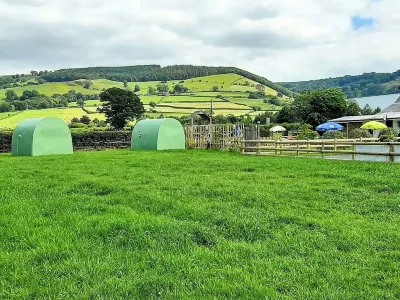 Green Dragon and Kitchen Pod - Sleeps 2 & Parking Hotels in Chirbury with Brompton