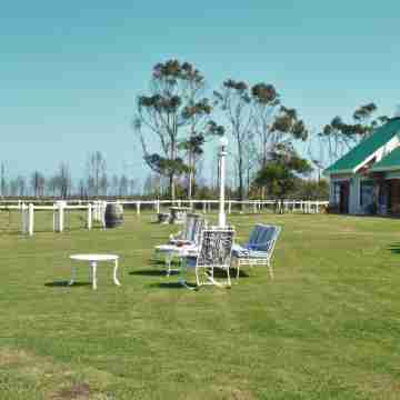 TNiqua Stable Inn Hotel Exterior