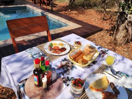 Gem in the Bush Lodge Отели в г. Ходспрут