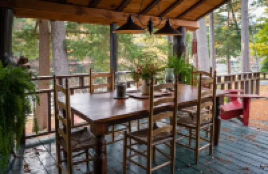 Uncle Joe's Cabin, Lakefront