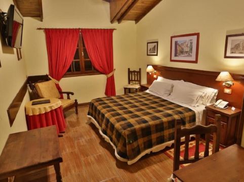Hotel Sirenuse Mar del Plata | Cerca de Calle Güemes y Playa Varese