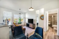 Modern Retreat Near Henry Ford Các khách sạn ở 