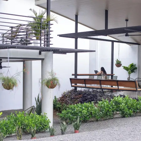 Nomad Living CR