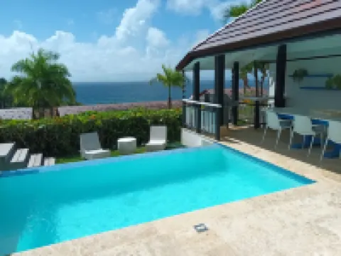 Magnificent villa with ocean view in Puerto Bahia Hoteles en 