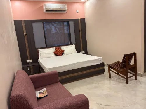 DM PAYING GUEST HOUSE