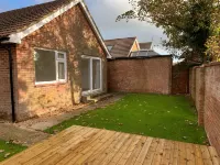 3-Bed Bungalow near Hayling Island Sailing Club Hotels near The Kench, Hayling Island