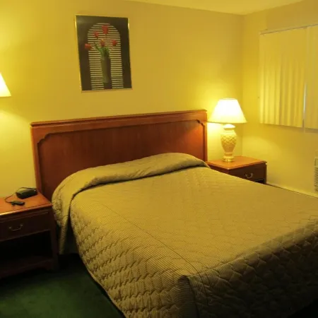 Canadiana Motel
