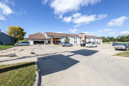 Motel 6 Waterloo, IA Отели рядом с Аэропорт Китченер-Ватерлоо