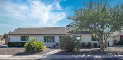 Desert Oasis Retreat Pool Spa Casita Hotel dekat Anticus - Fine Art, Books, Jewelry, & Design