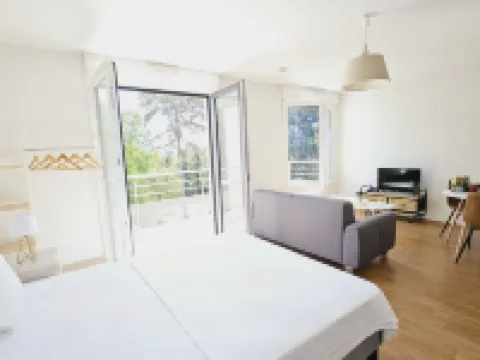 ゼナオ ネヴェール ルナーダ ヌベールのホテル