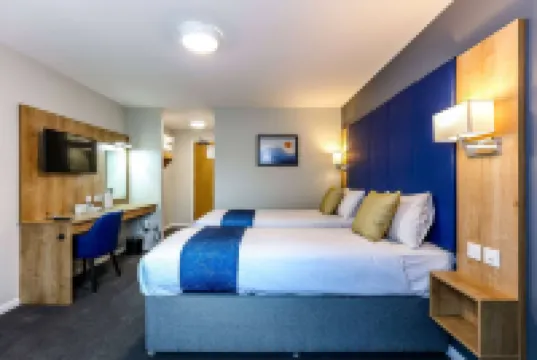 Days Inn by Wyndham Warwick North M40