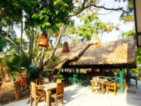 คันทรี เลค เนเจอร์ ลอดจ์ โรงแรมในอำเภอ พยุหะคีรี