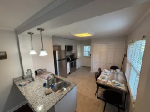 2 Bedroom, 1 Bath, Remodeled 1945 Cottage, 1000sq.ft. Two New Lux King Size Beds