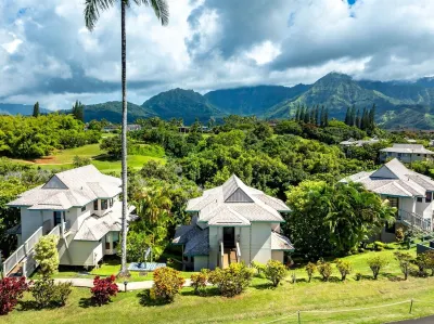 Hawaiian-style Oceanfront Villa - Outrageous Views, Beach Access, Ahh! Hotel in zona Hanalei River