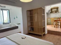 アロニア スタジオ Feel Santorini周辺のホテル