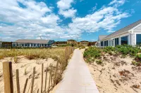 Seaside studio with amazing water views & private beach access across the street 特魯羅住宿飯店