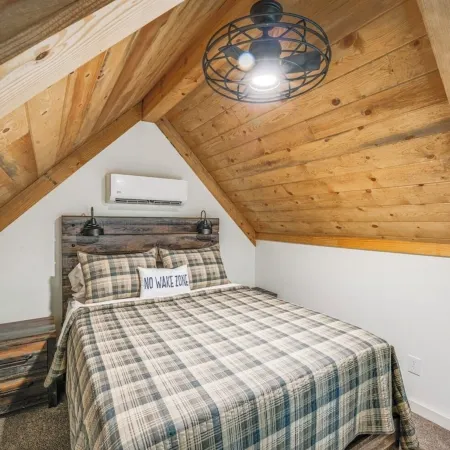 Two Peaks-South: New Cozy Cabin-Vaulted Ceiling-1 Mile to Lake Texoma.