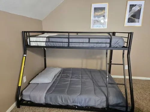 Charming 4-bedroom house in the gated lake community, April Sound!