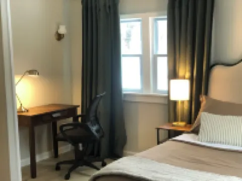 Charming 2-bedroom home in quaint Newfield with WiFi