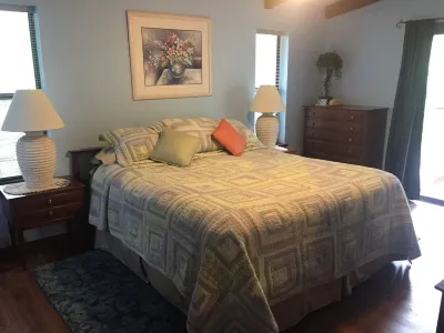 Near Yosemite! Game room with ping pong and billiards!  Shared community pool!