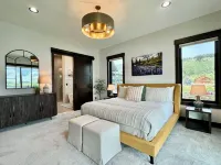 Lakeview Manor overlooking Henry's Lake - Worldclass Fishing - Near Yellowstone